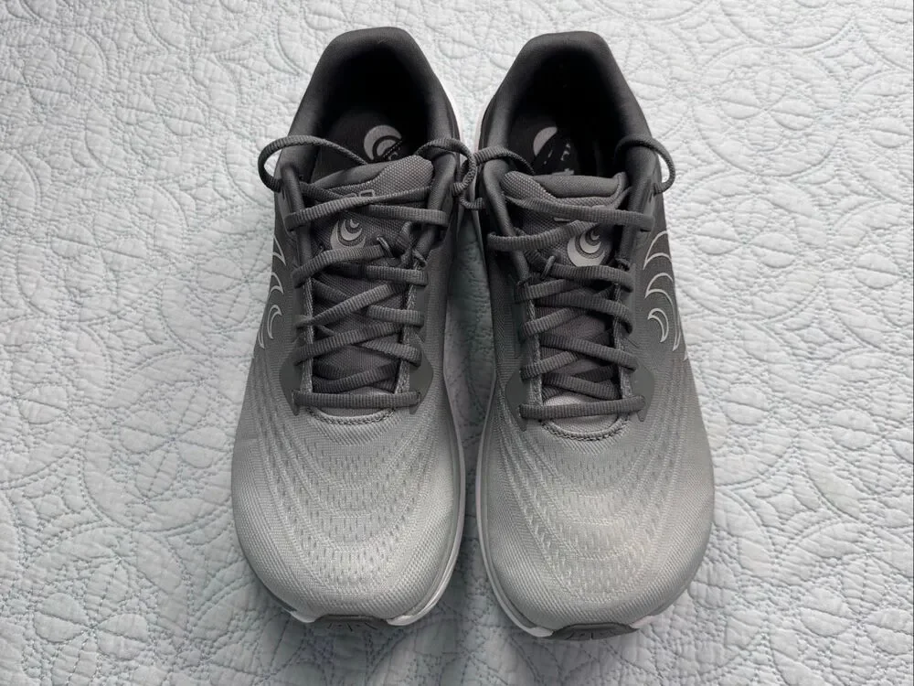 Topo Athletic Phantom 4 Running Shoes Grey Color Scheme Womens Size 8.5